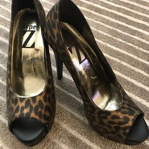 Type Z Shayla Animal/Leopard Open Toe Platform